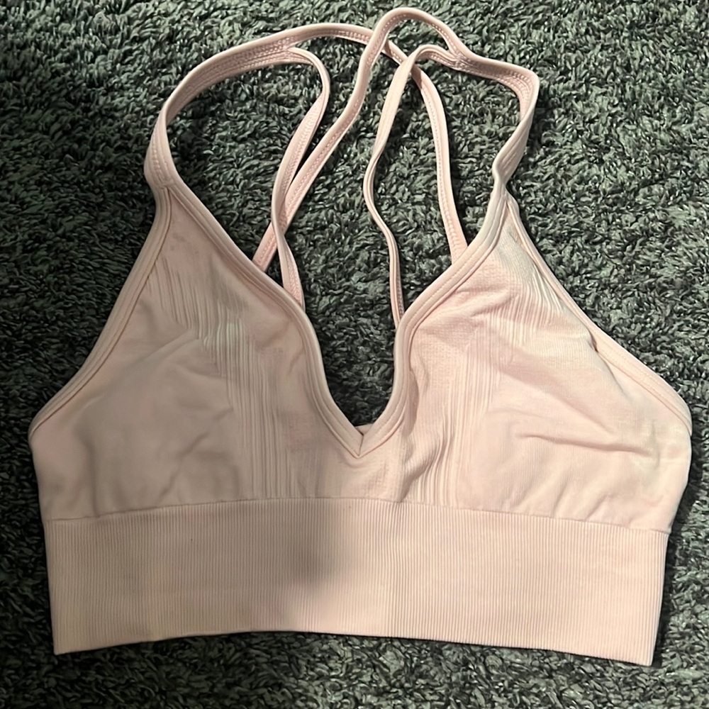 Lululemon seamless sports bra size 6 light pink flawless worn once size 6